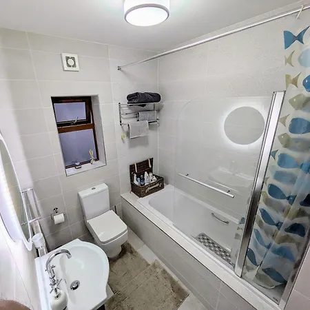 Ubytování v soukromí Budget Friendly King Room,