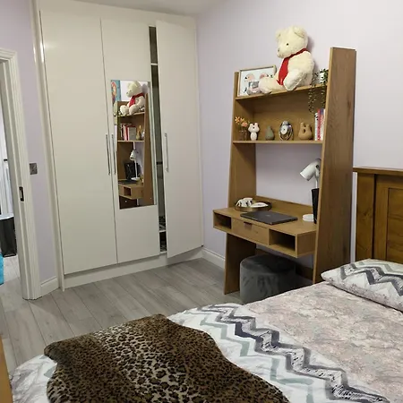 Kwatera prywatna Budget Friendly King Room, Limerick Junction
