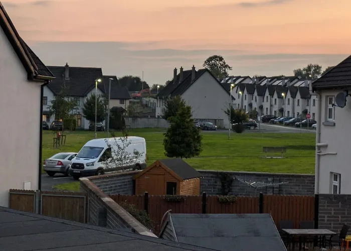 Budget Friendly King Room, 홈스테이 Limerick Junction